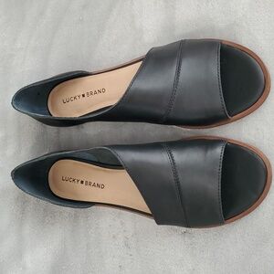 🆕️ LUCKY BRAND Serkie Black Leather Wooden Stacked Heel Sandals SIZE: 12M